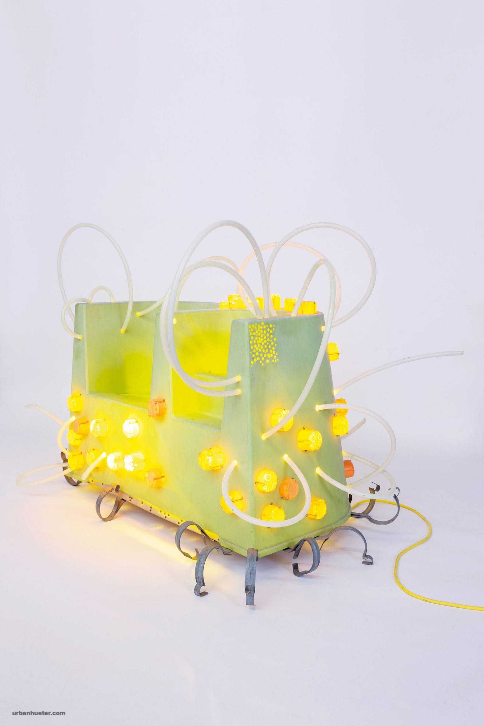 Urban-Hueter-Hotspot_2010_diverse_Materialien_145x165x125cm