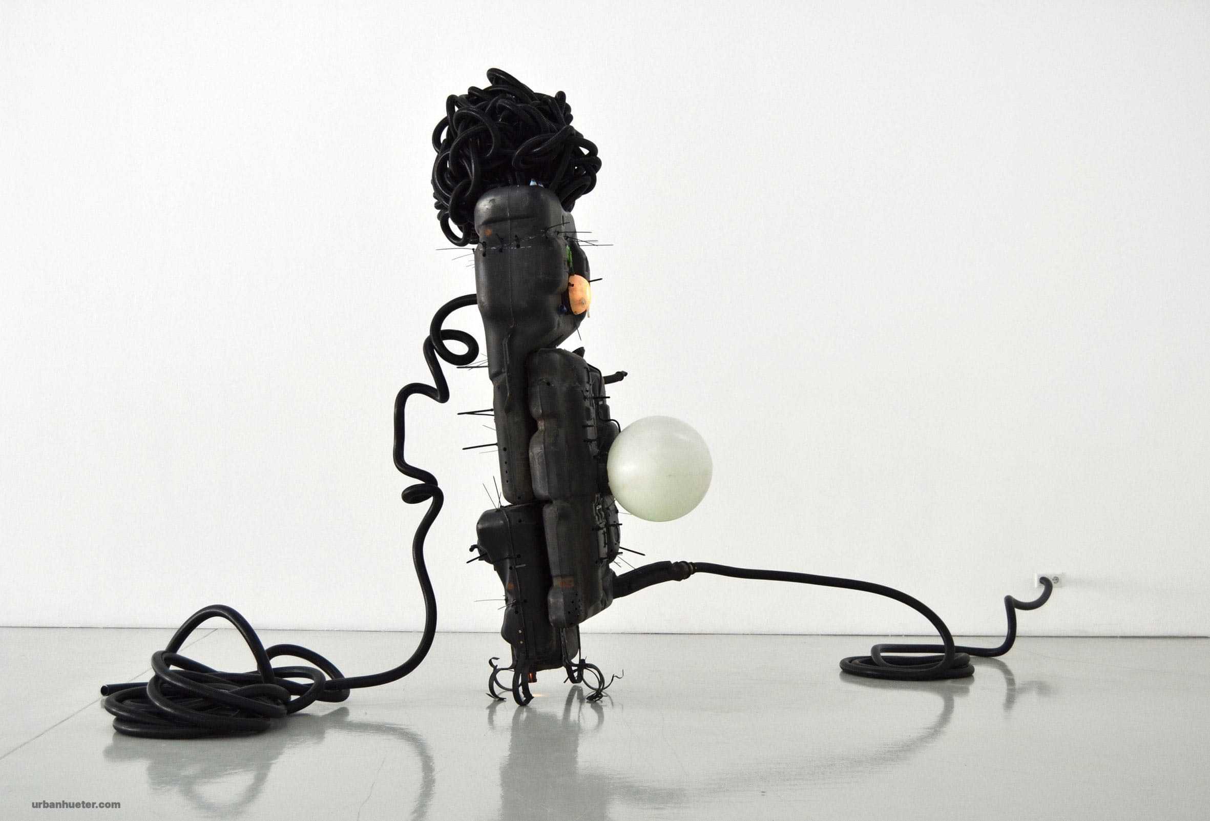 Urban-Hueter-Protozoon_2013_diverse_Materialien_Masse-variabel_Höhe_245cm