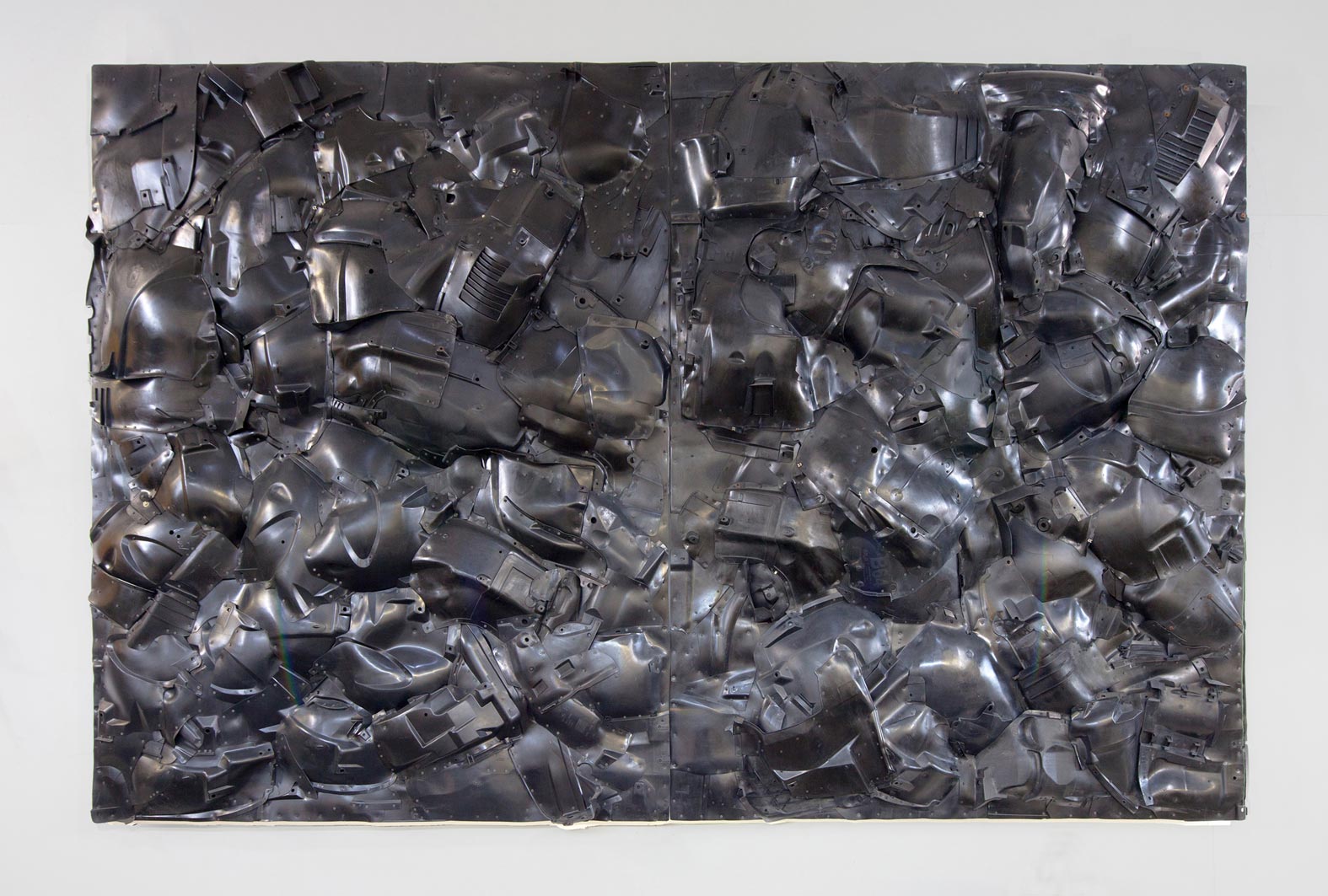 big drink/ black crust   2016, Kunststoff, Aluminium, 400 x 260 x 36 cm