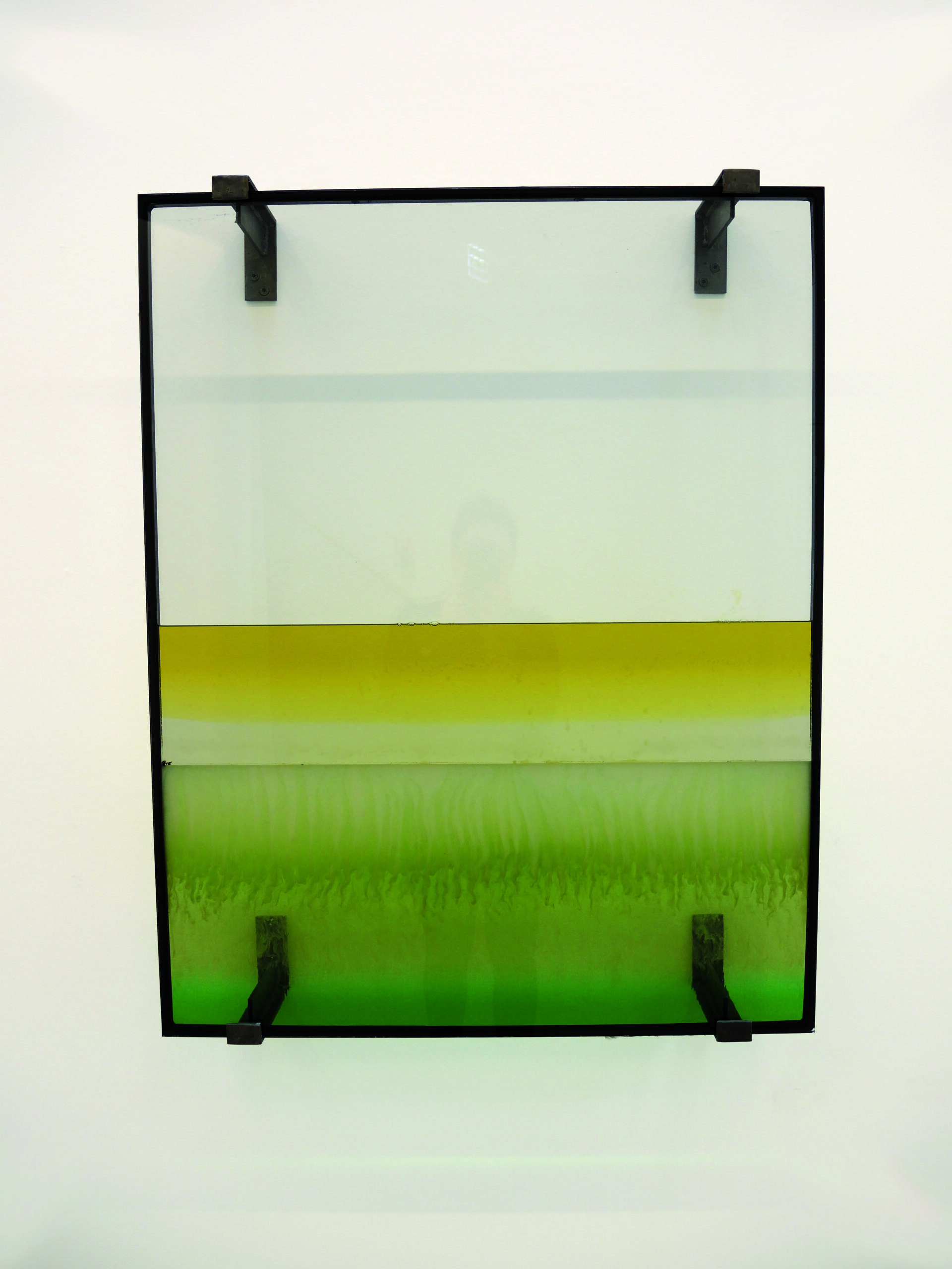 Stratifikation   2018,  Flüssigkeiten, Glas, Stahl, 70 x 90 x 12 cm